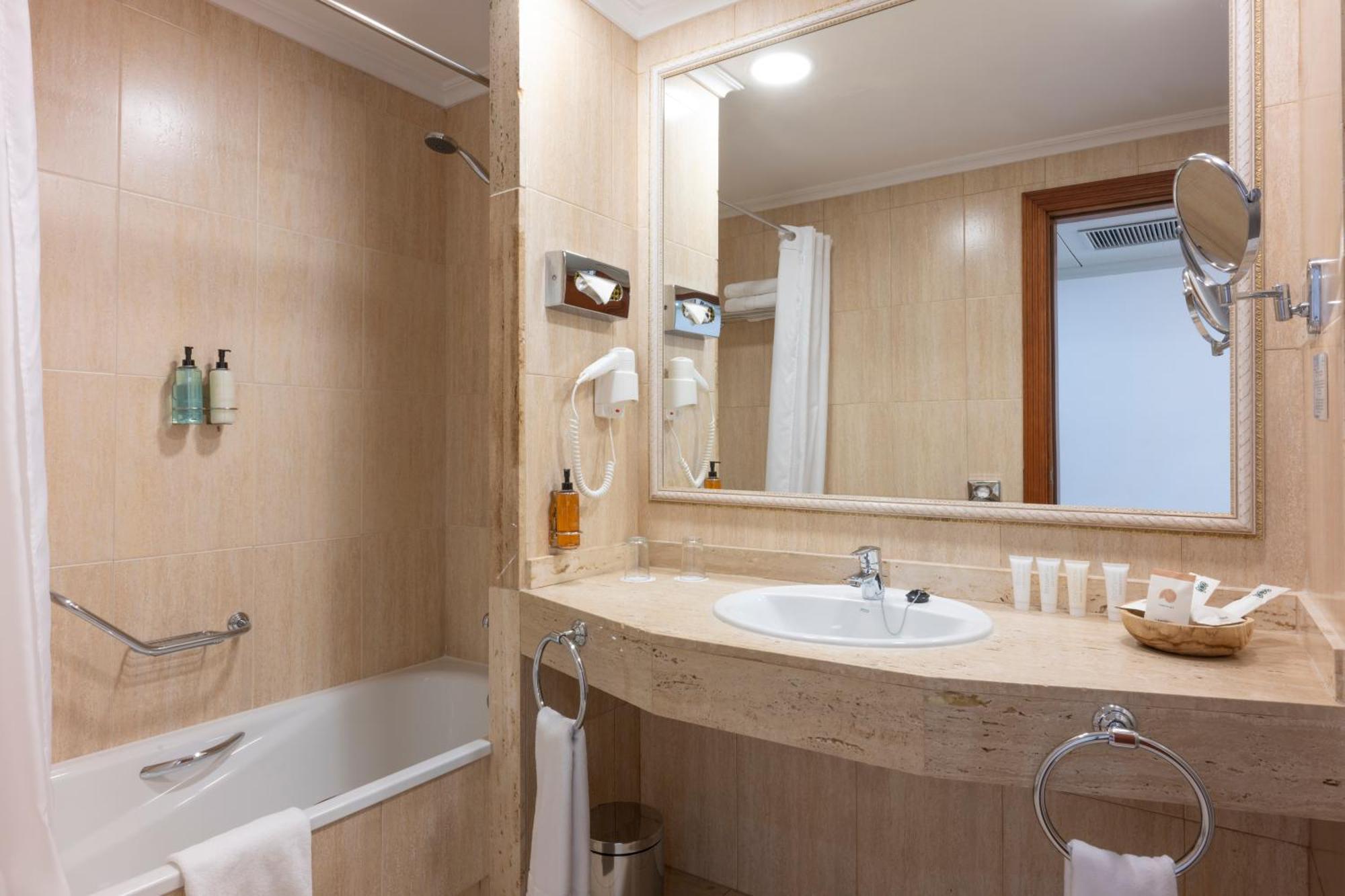Landmar Playa La Arena Hotel